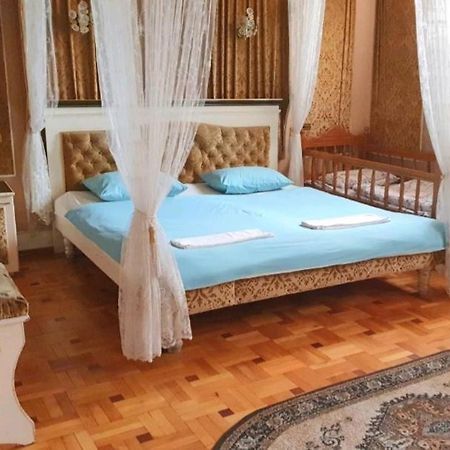 Classic Apartment On Kievyan Yerevan Bagian luar foto