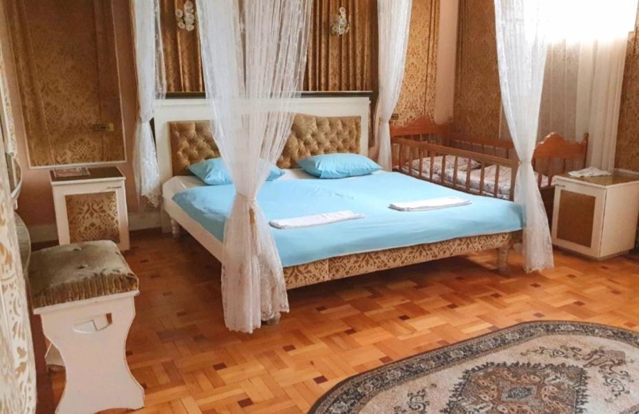 Classic Apartment On Kievyan Yerevan Bagian luar foto