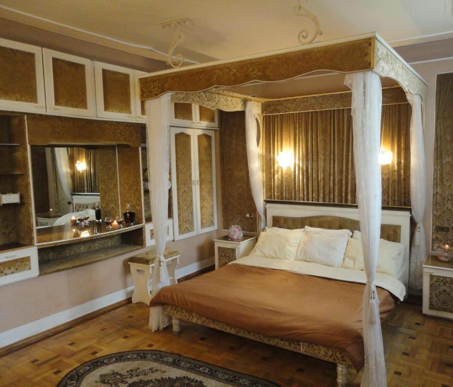 Classic Apartment On Kievyan Yerevan Bagian luar foto