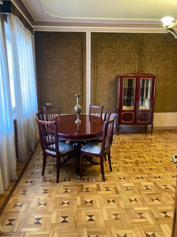 Classic Apartment On Kievyan Yerevan Bagian luar foto